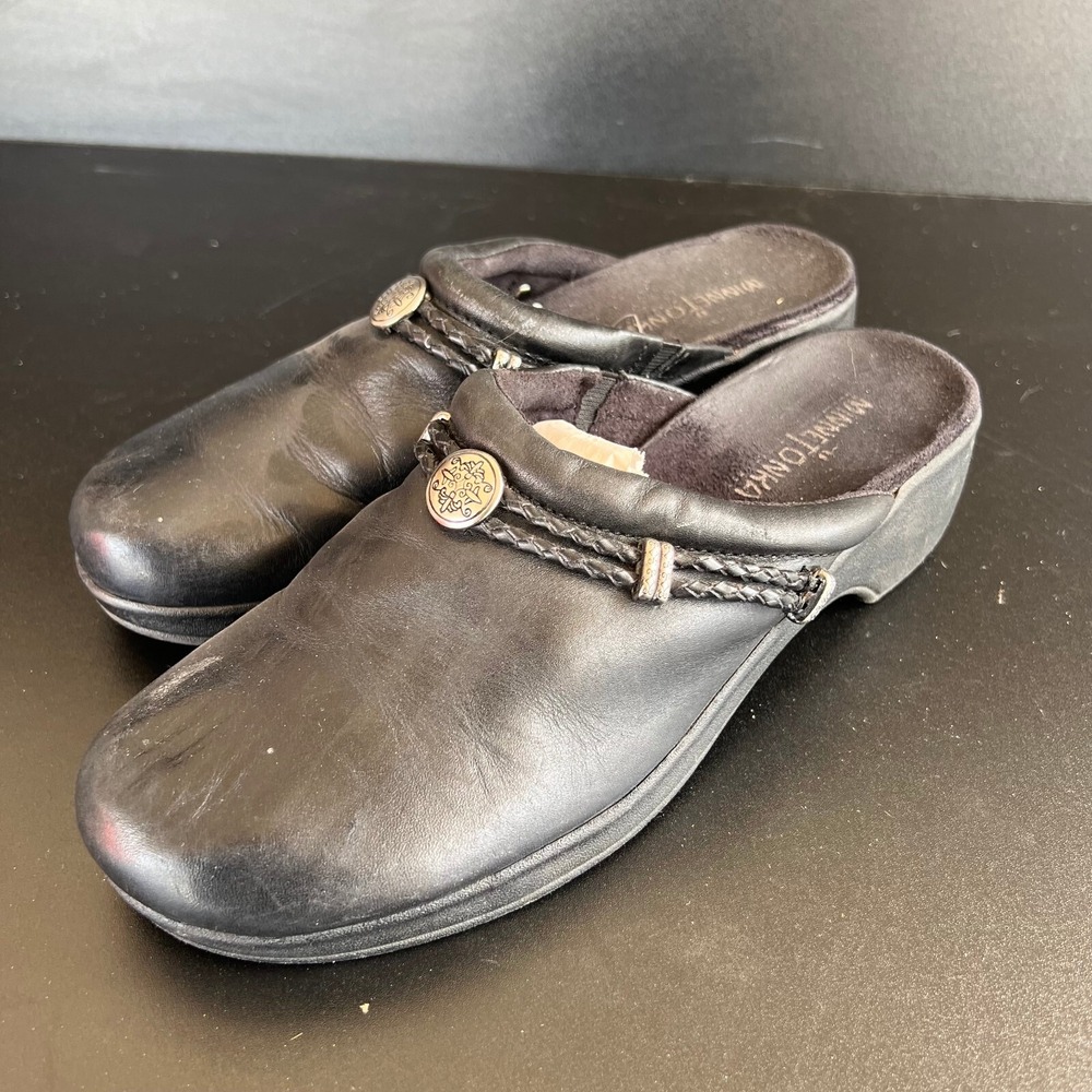 Minnetonka Silverthorne Clogs Womens Size US 8 Black Leather Braid Comfort Shoes